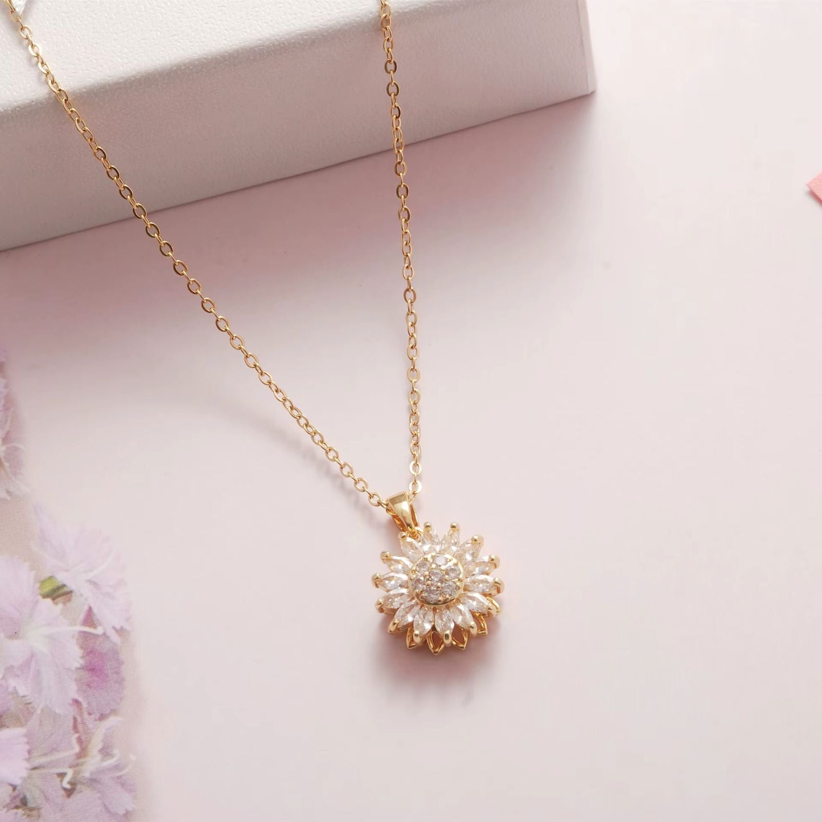 Spinning Bloom Necklace