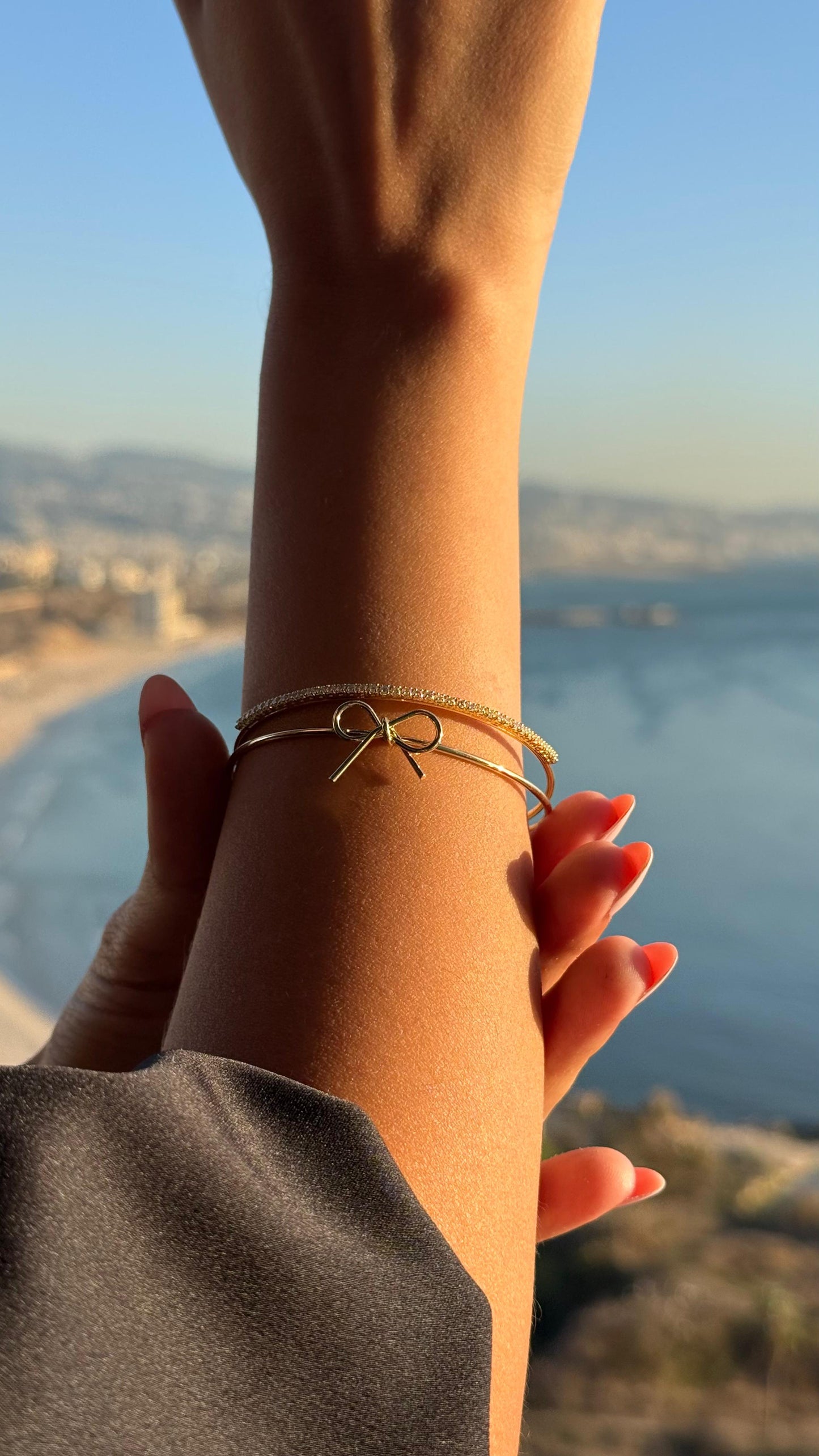 Dainty Crystal Bow Bangle
